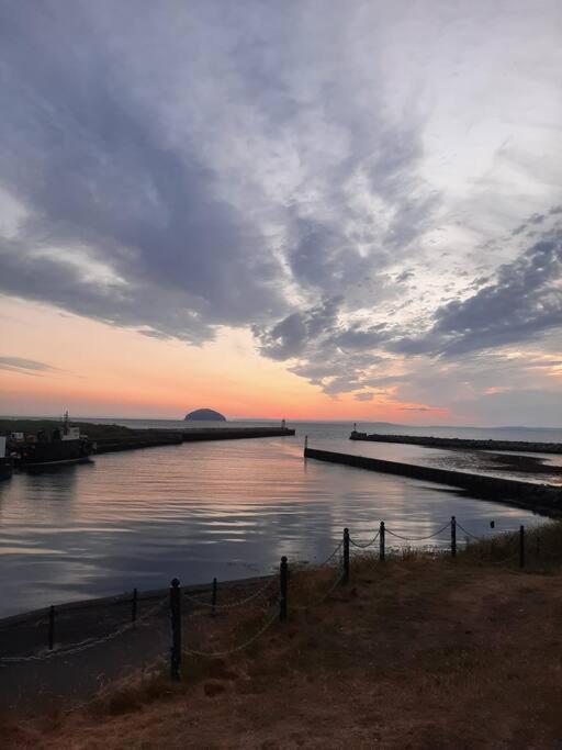 Stunning Riverside Town House With Views Ayrshire Girvan Εξωτερικό φωτογραφία